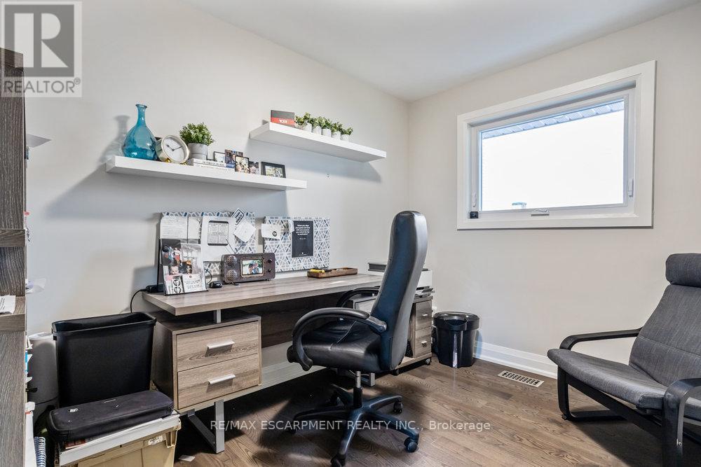 1491 Venta Avenue, Mississauga, Ontario  L4X 1C9 - Photo 17 - W12740780