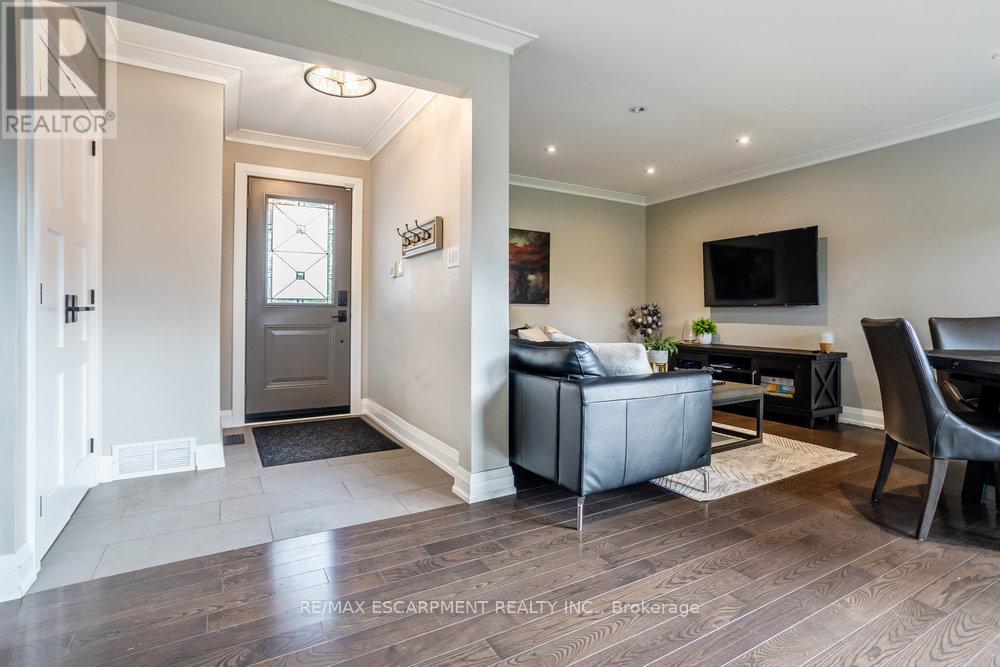 1491 Venta Avenue, Mississauga, Ontario  L4X 1C9 - Photo 3 - W12740780