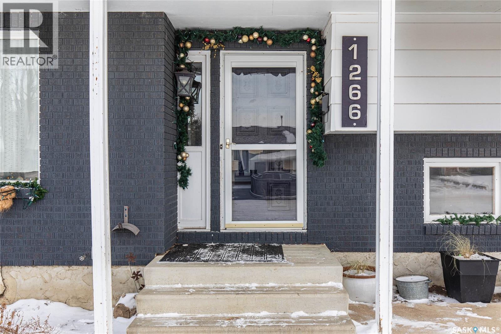 1266 Maybery Crescent, Moose Jaw, Saskatchewan  S6H 7B4 - Photo 4 - SK025638