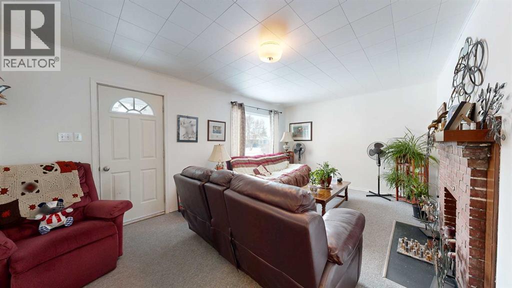 4716 51 Street, Stettler, Alberta  T4K 1J5 - Photo 2 - A2275629