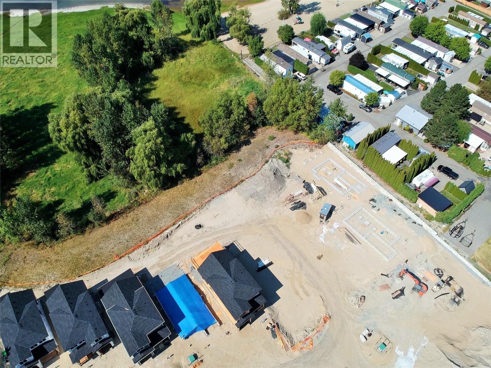 8200 97a Highway Unit# 8, Mara, British Columbia  V0E 2K0 - Photo 27 - 10361376