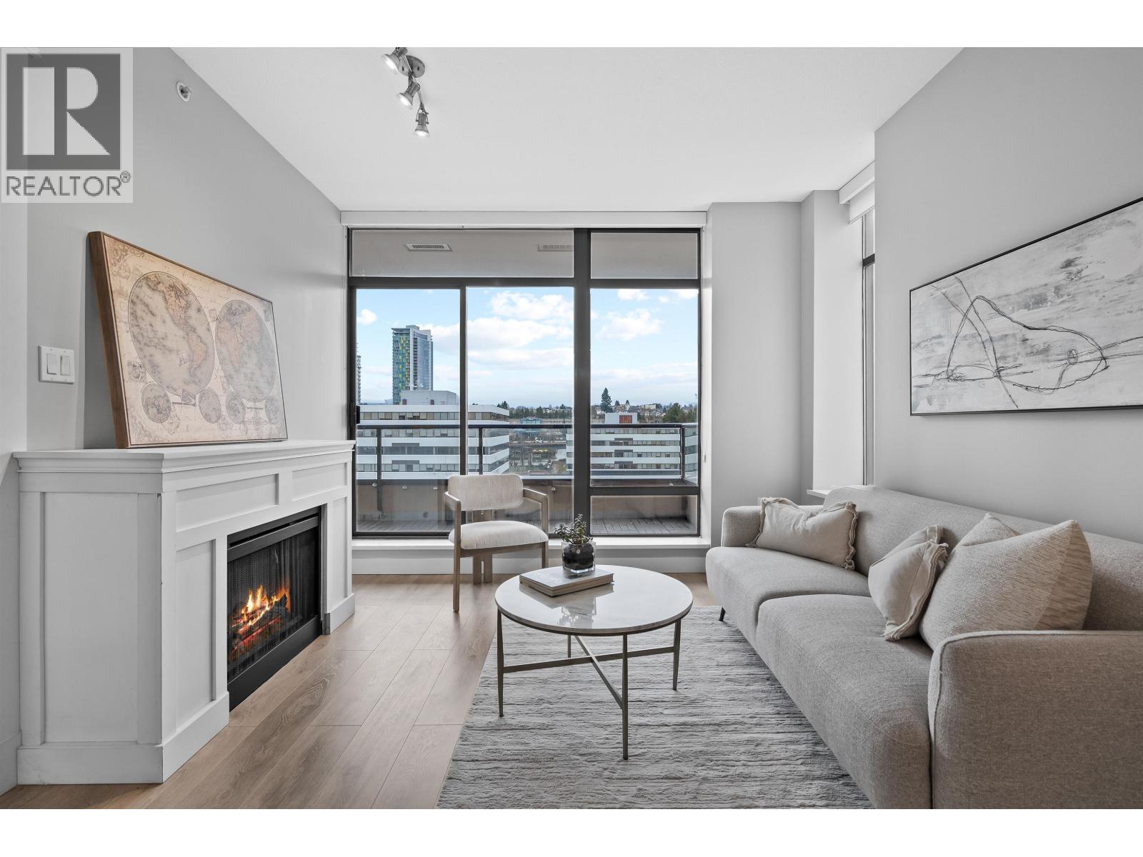 902 4250 DAWSON STREET, Burnaby, British Columbia