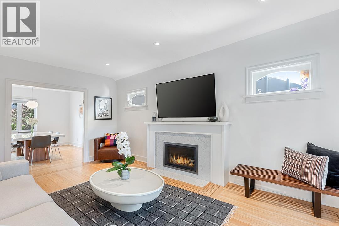 Listing Picture 3 of 37 : 3340 W 15TH AVENUE, Vancouver / 溫哥華 - 魯藝地產 Yvonne Lu Group - MLS Medallion Club Member