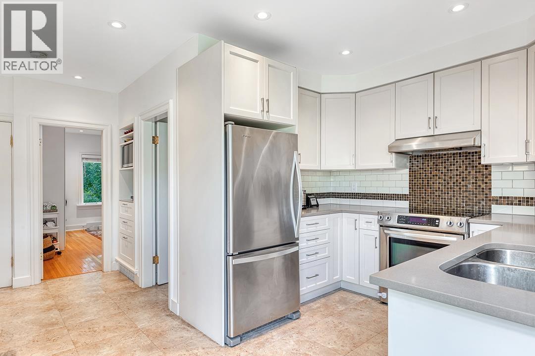 Listing Picture 13 of 37 : 3340 W 15TH AVENUE, Vancouver / 溫哥華 - 魯藝地產 Yvonne Lu Group - MLS Medallion Club Member