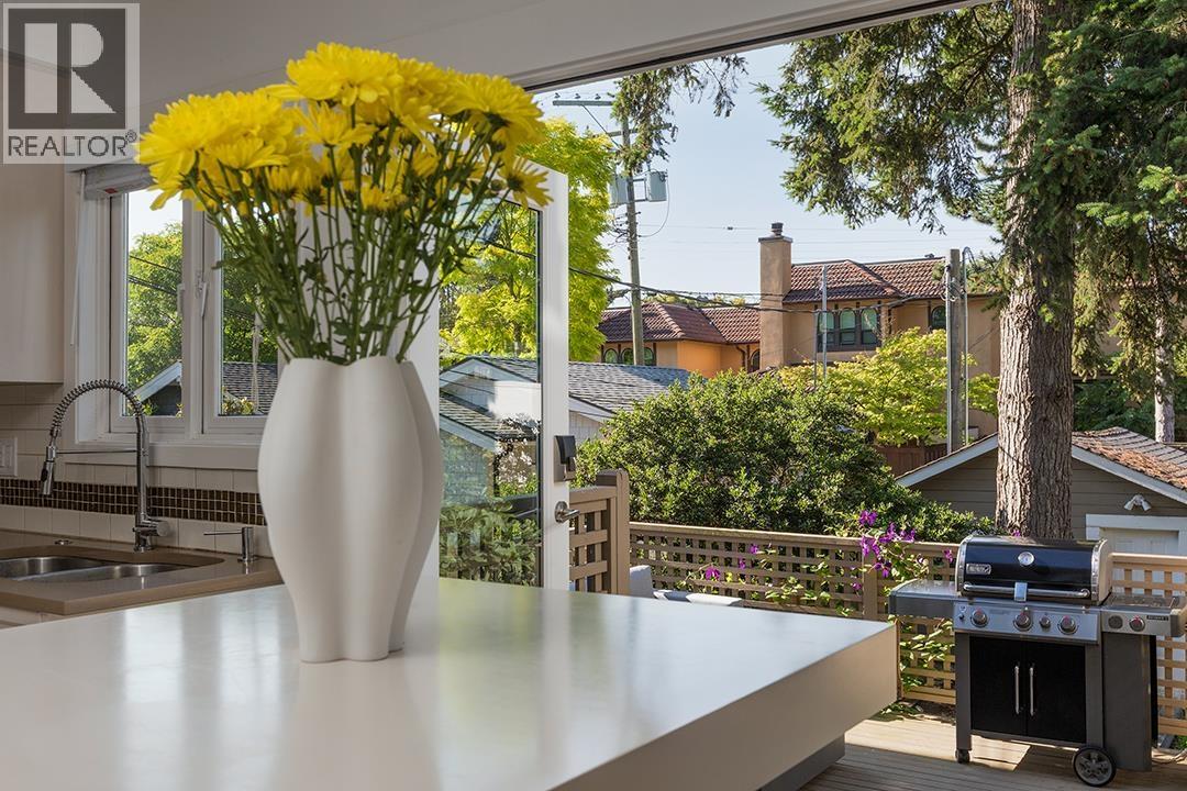 Listing Picture 12 of 37 : 3340 W 15TH AVENUE, Vancouver / 溫哥華 - 魯藝地產 Yvonne Lu Group - MLS Medallion Club Member