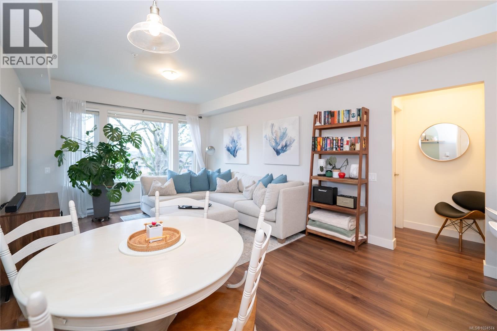 302 3912 Carey Rd, Saanich, British Columbia  V8Z 4E2 - Photo 10 - 1024574