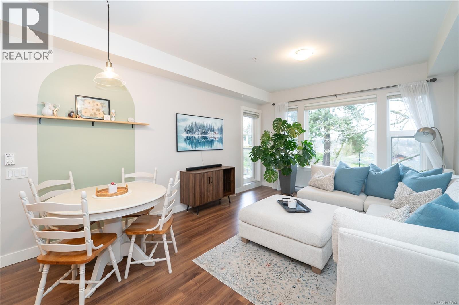 302 3912 Carey Rd, Saanich, British Columbia  V8Z 4E2 - Photo 11 - 1024574