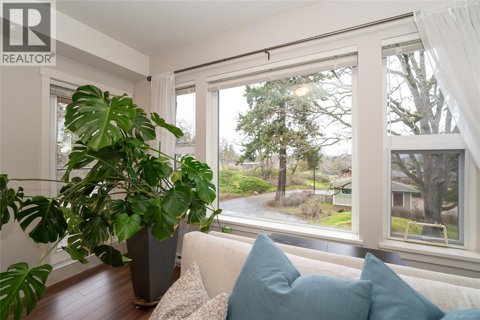 302 3912 Carey Rd, Saanich, British Columbia  V8Z 4E2 - Photo 12 - 1024574