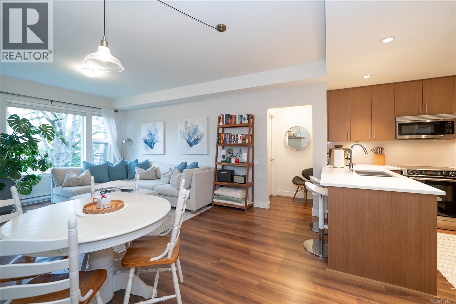 302 3912 Carey Rd, Saanich, British Columbia  V8Z 4E2 - Photo 14 - 1024574