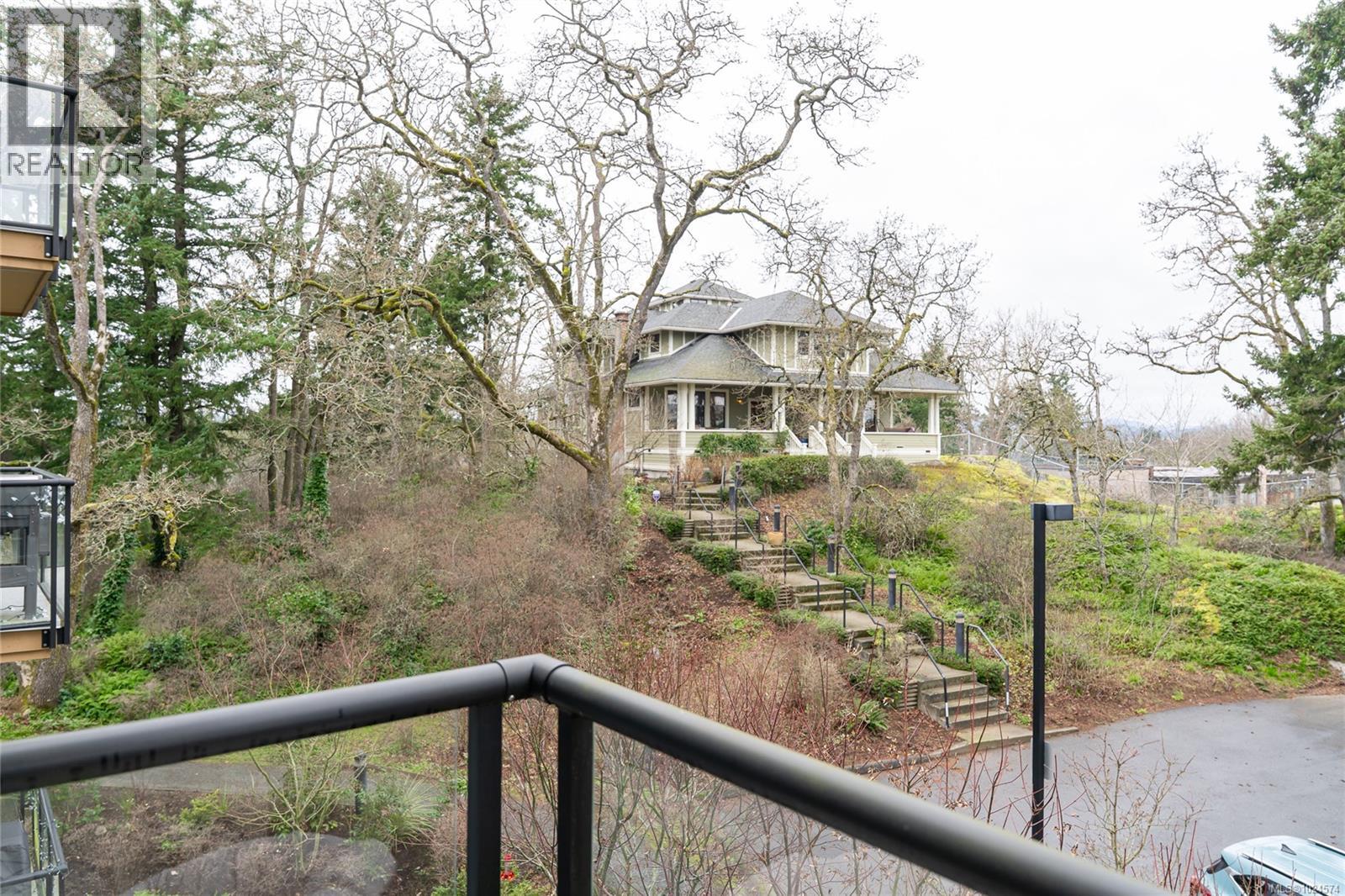 302 3912 Carey Rd, Saanich, British Columbia  V8Z 4E2 - Photo 32 - 1024574