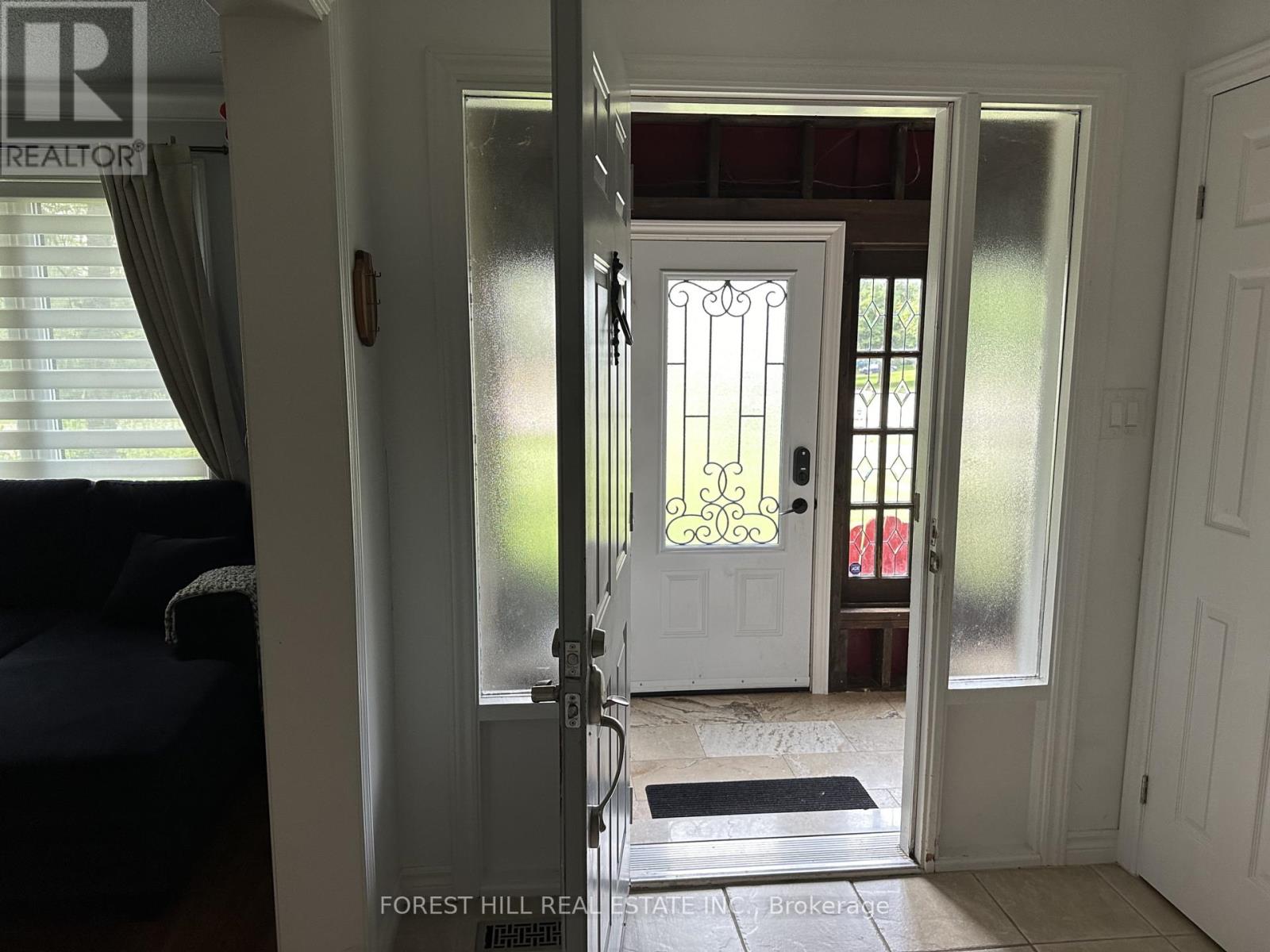 46 William Street, East Gwillimbury, Ontario  L0G 1V0 - Photo 4 - N12740818