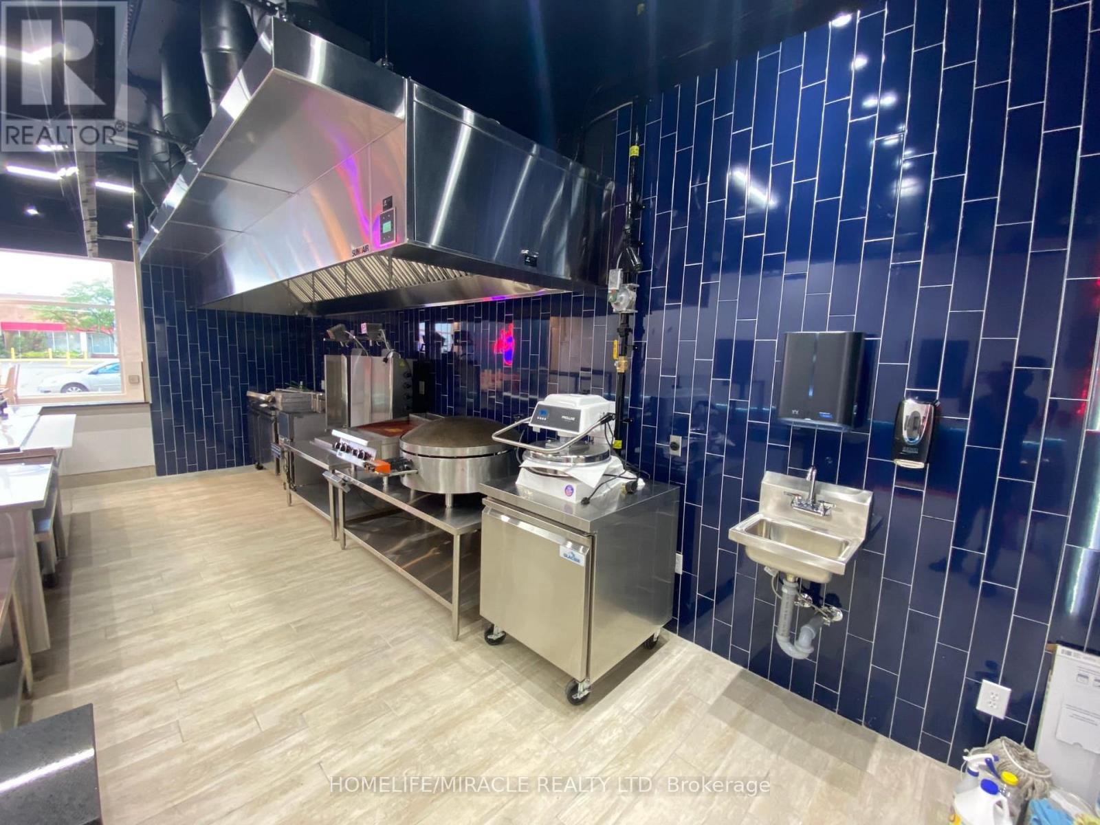 2151 St. Clair Avenue, Toronto (Junction Area), Ontario  M6N 1K5 - Photo 3 - W12740824