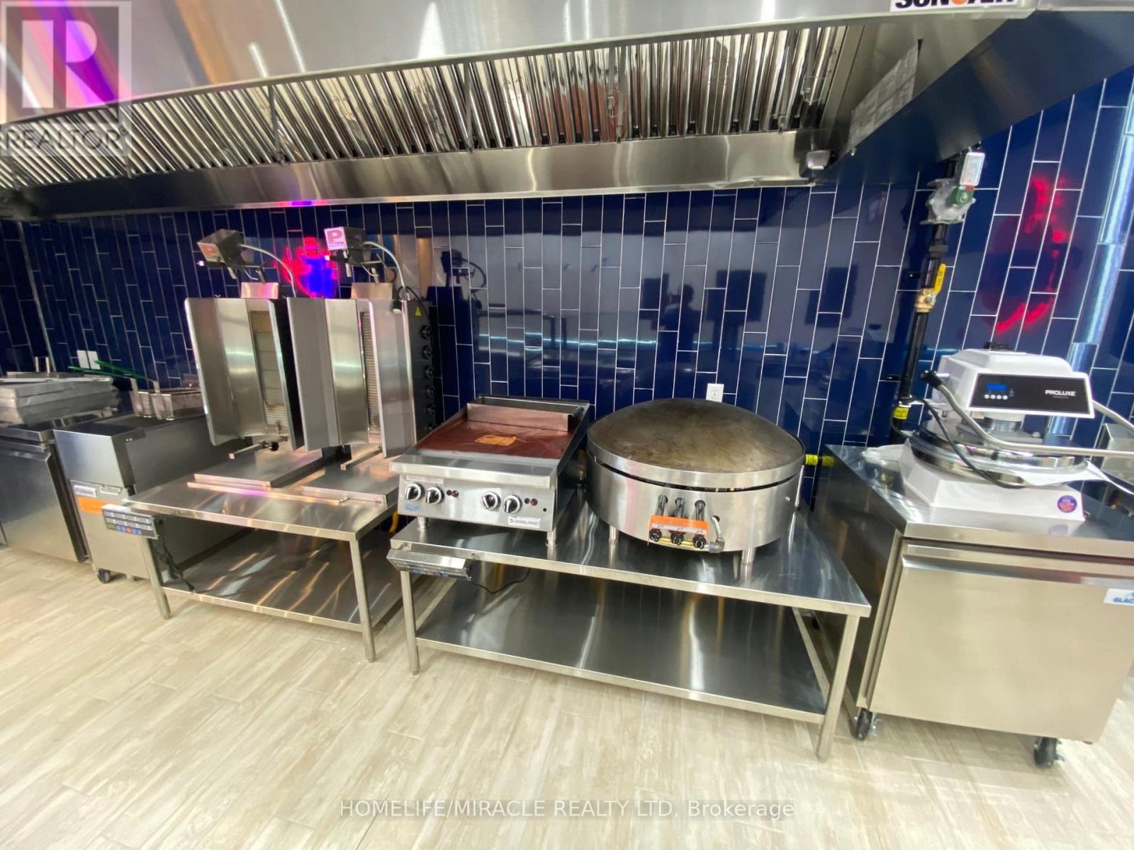 2151 St. Clair Avenue, Toronto (Junction Area), Ontario  M6N 1K5 - Photo 5 - W12740824