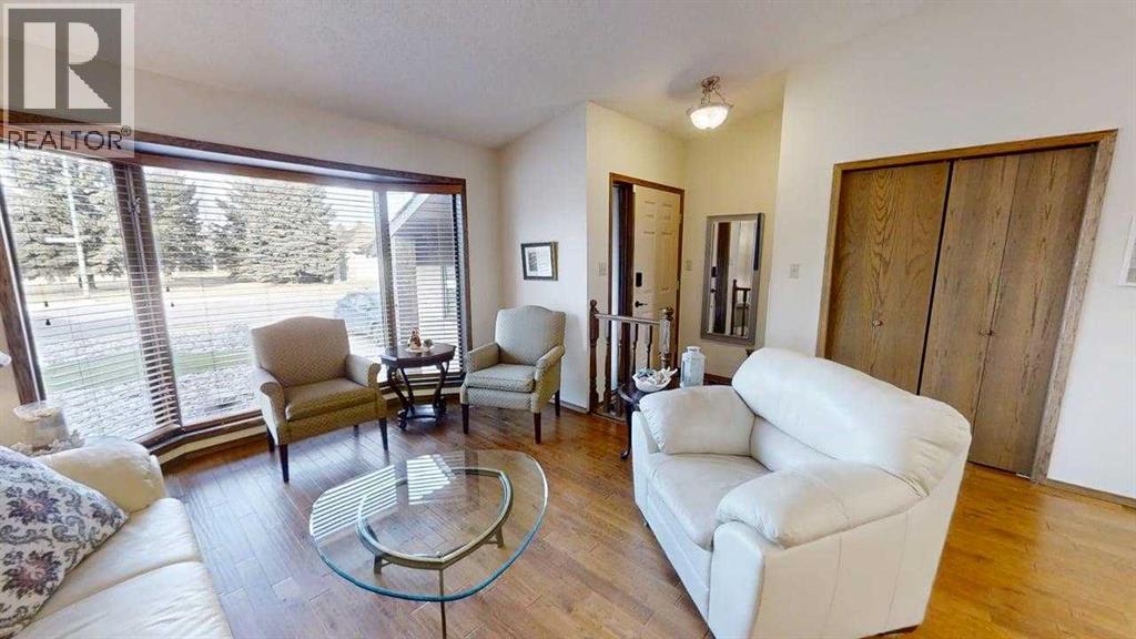 42 Ridgewood Boulevard W, Lethbridge, Alberta  T1K 6B9 - Photo 2 - A2278477