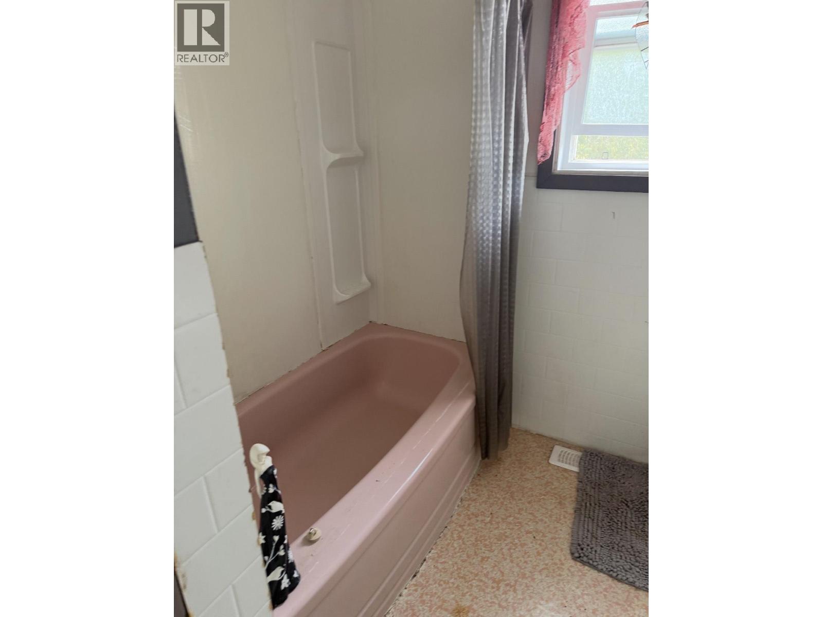 20 Regan Street, Granisle, British Columbia  V0J 1W0 - Photo 2 - R3058856