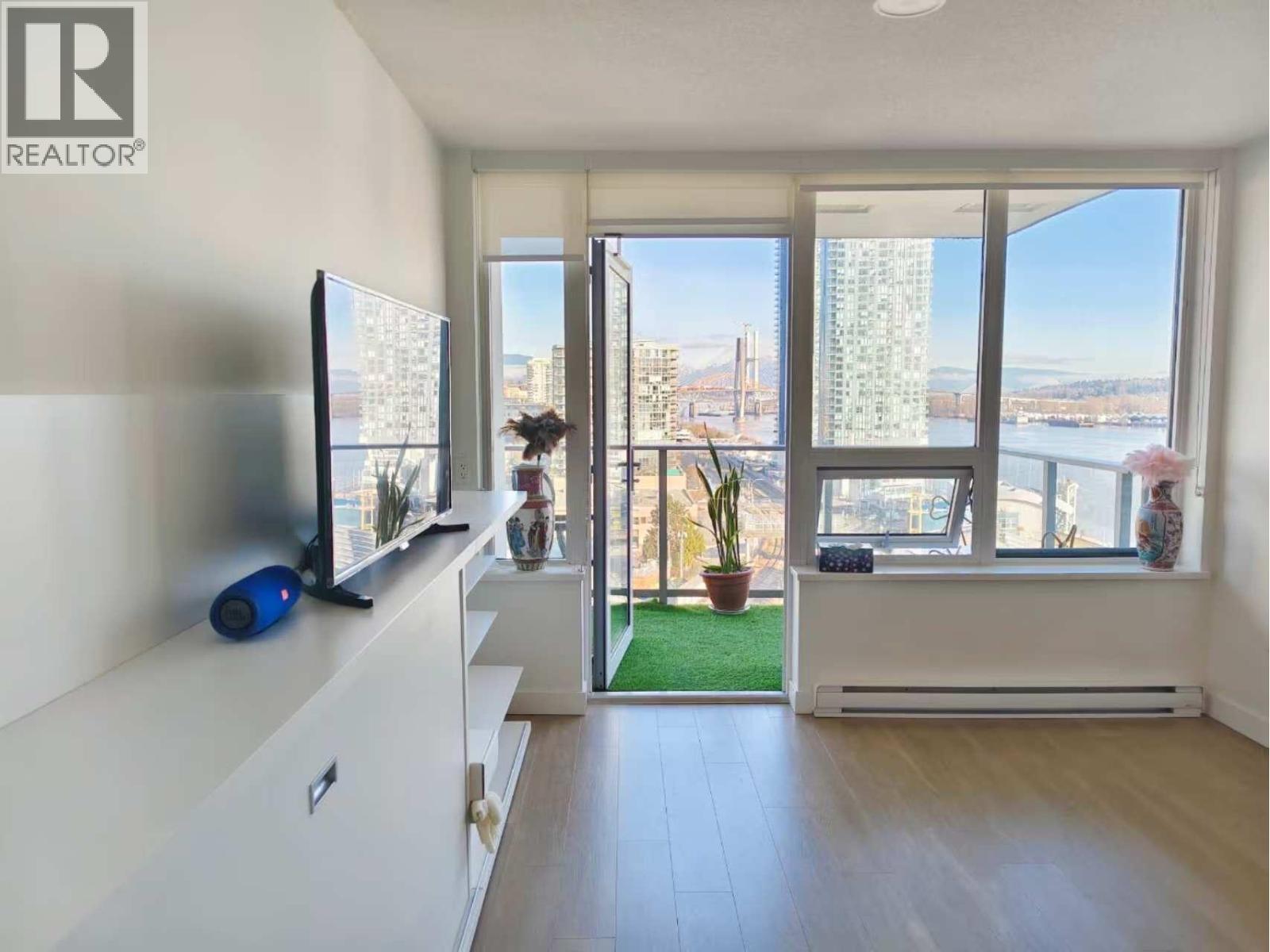 1301 908 Quayside Drive, New Westminster, British Columbia  V3M 0L4 - Photo 5 - R3078394