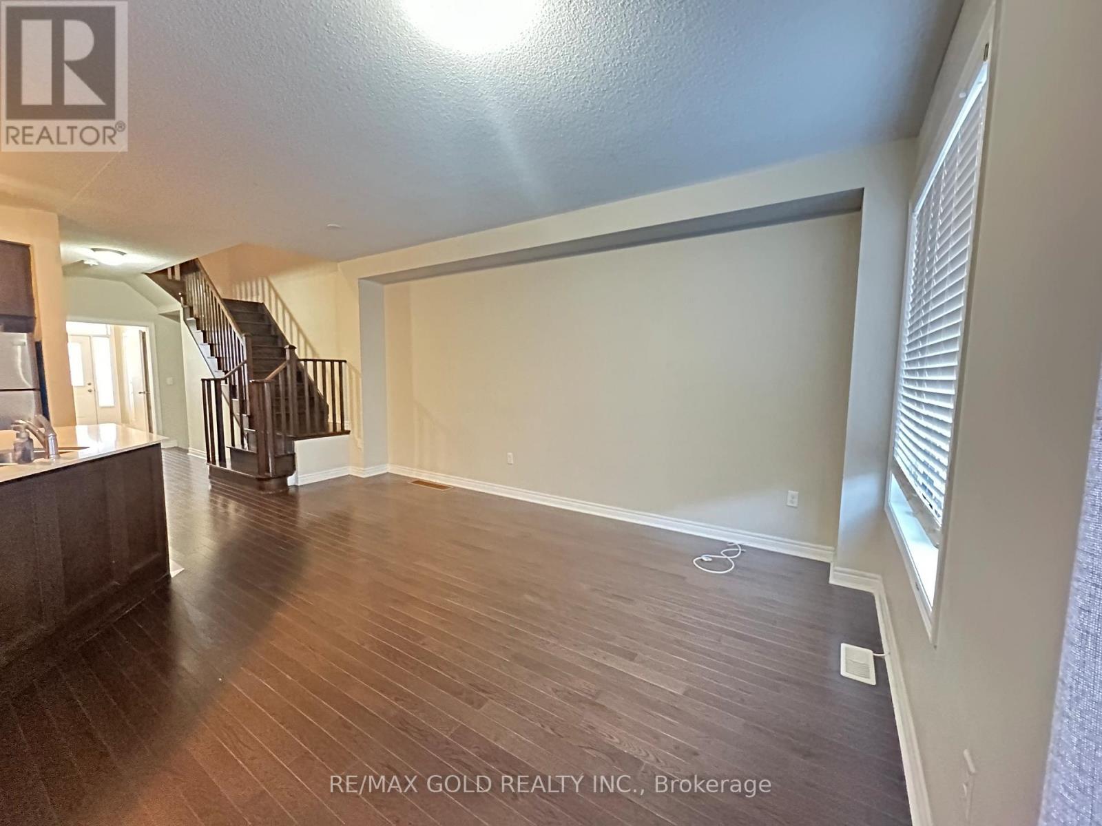 53 Finegan Circle, Brampton, Ontario  L7A 4Z8 - Photo 3 - W12730766