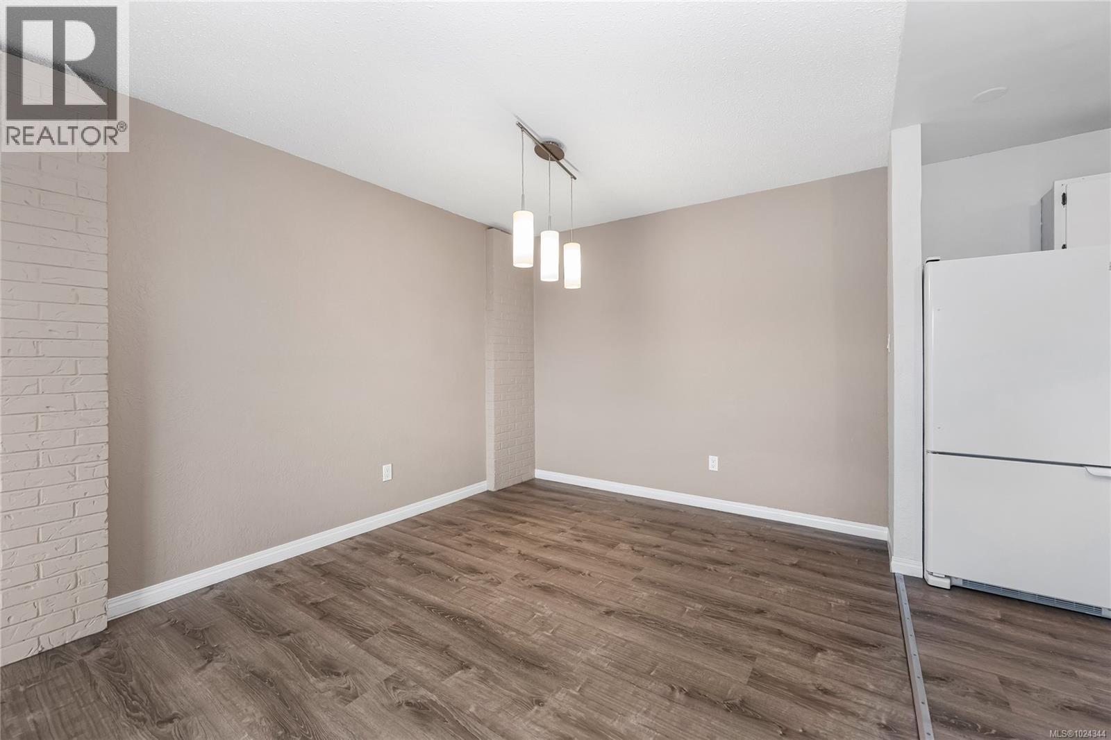 205 1490 Garnet Rd, Saanich, British Columbia  V8P 5L1 - Photo 12 - 1024344