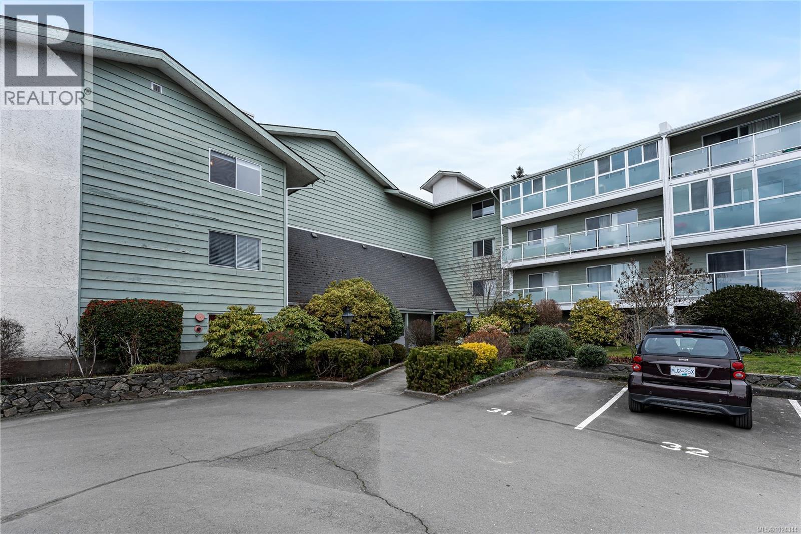 205 1490 Garnet Rd, Saanich, British Columbia  V8P 5L1 - Photo 30 - 1024344