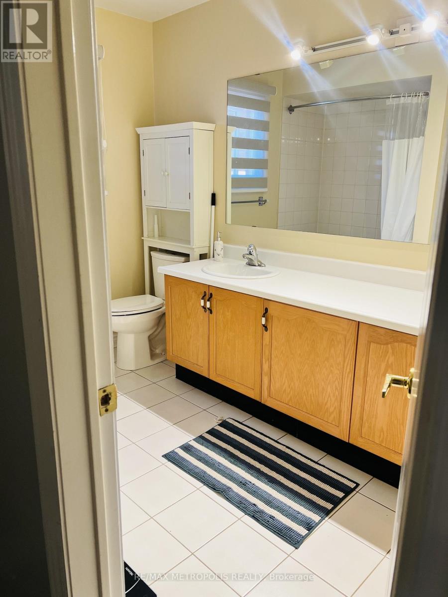 2 Sable Crescent, Whitby, Ontario  L1R 1Y4 - Photo 14 - E12740884