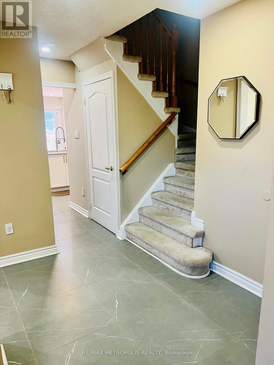 2 Sable Crescent, Whitby, Ontario  L1R 1Y4 - Photo 3 - E12740884