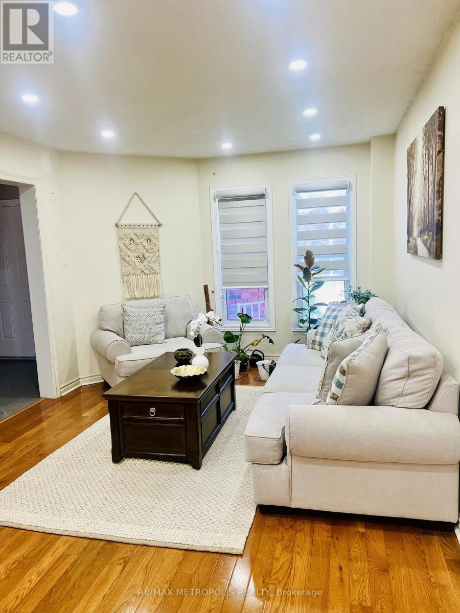 2 Sable Crescent, Whitby, Ontario  L1R 1Y4 - Photo 4 - E12740884