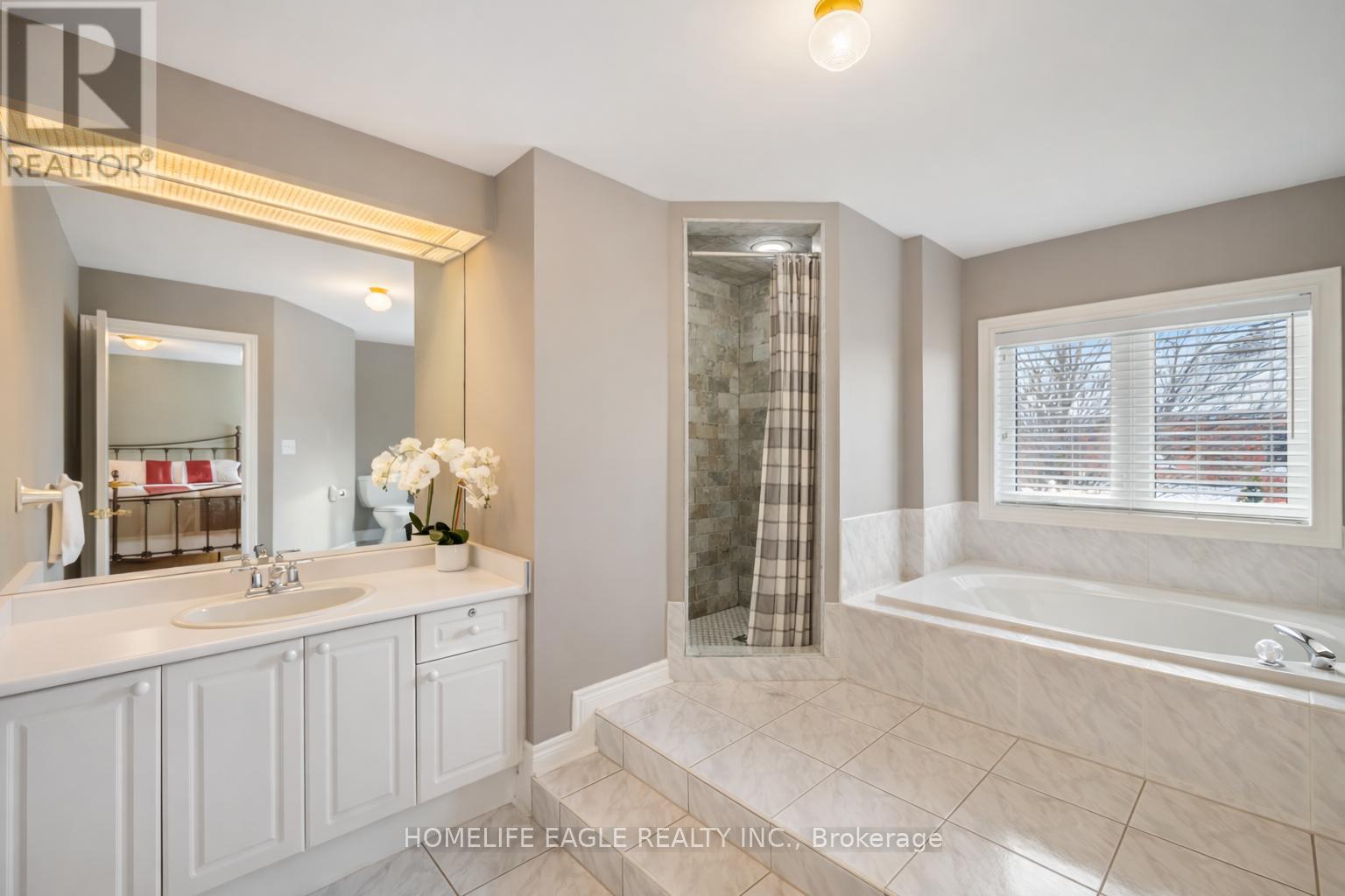 124 Rushbrook Drive, Newmarket, Ontario  L3X 2E4 - Photo 7 - N12740882