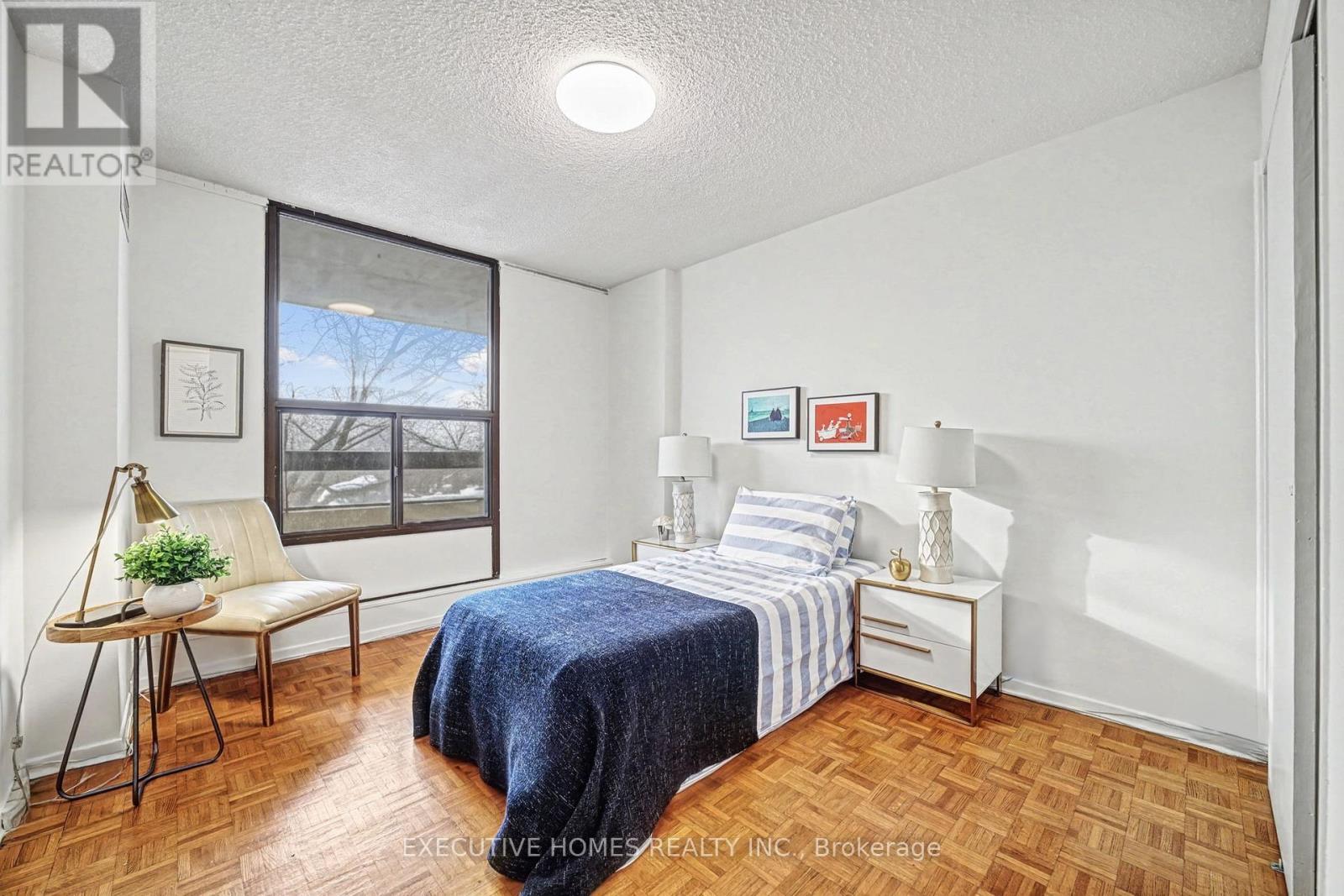 504 - 80 Quebec Avenue, Toronto, Ontario  M6P 4B7 - Photo 14 - W12739358