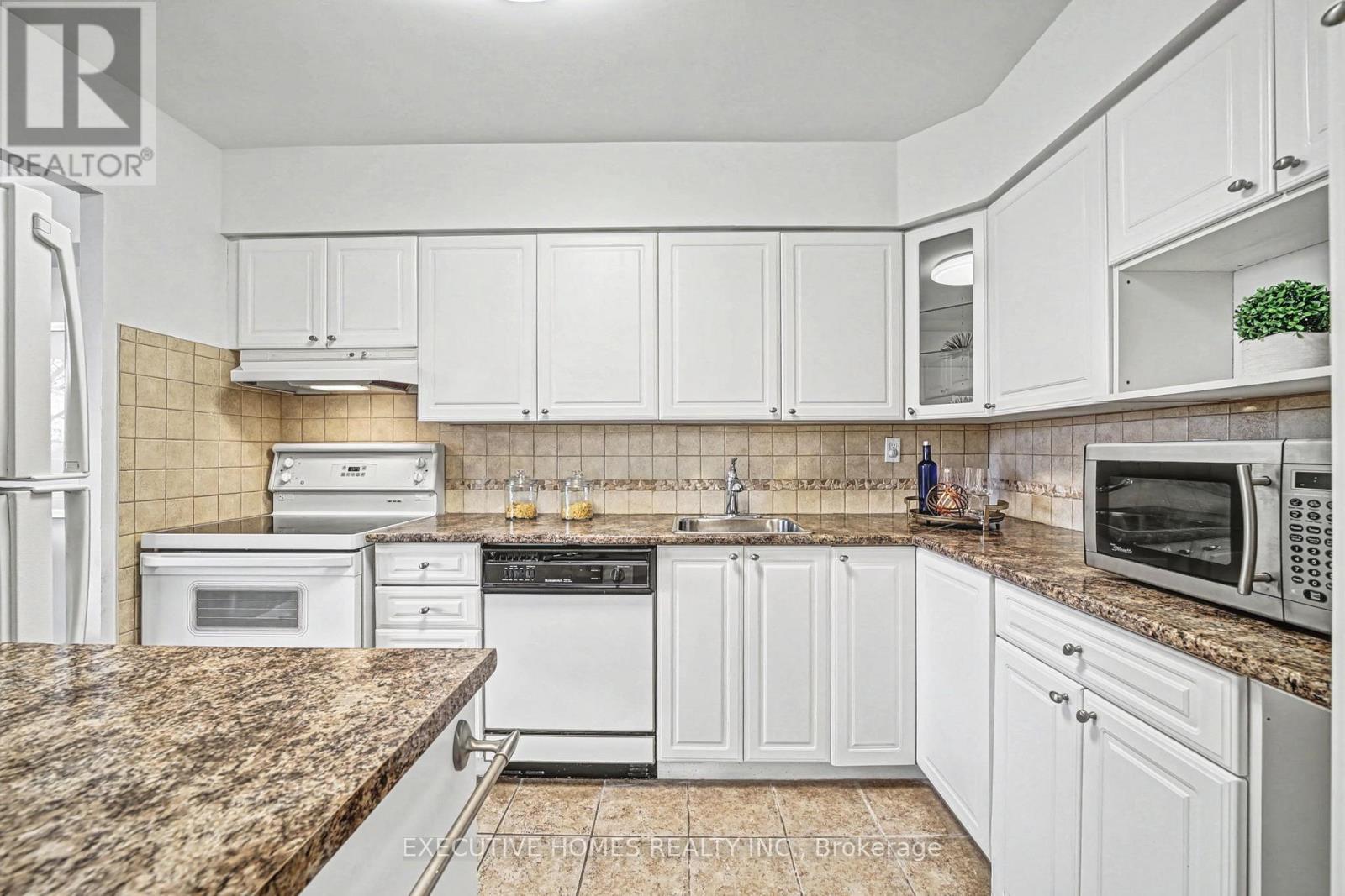 504 - 80 Quebec Avenue, Toronto, Ontario  M6P 4B7 - Photo 9 - W12739358