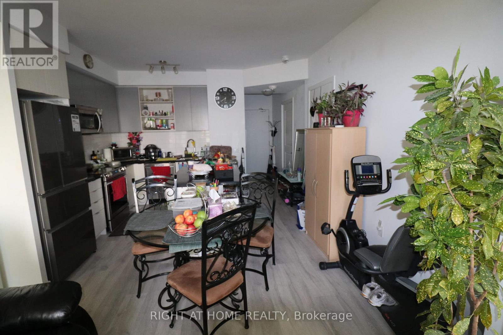 206 - 4677 Glen Erin Drive, Mississauga, Ontario  L5M 2E3 - Photo 3 - W12740840