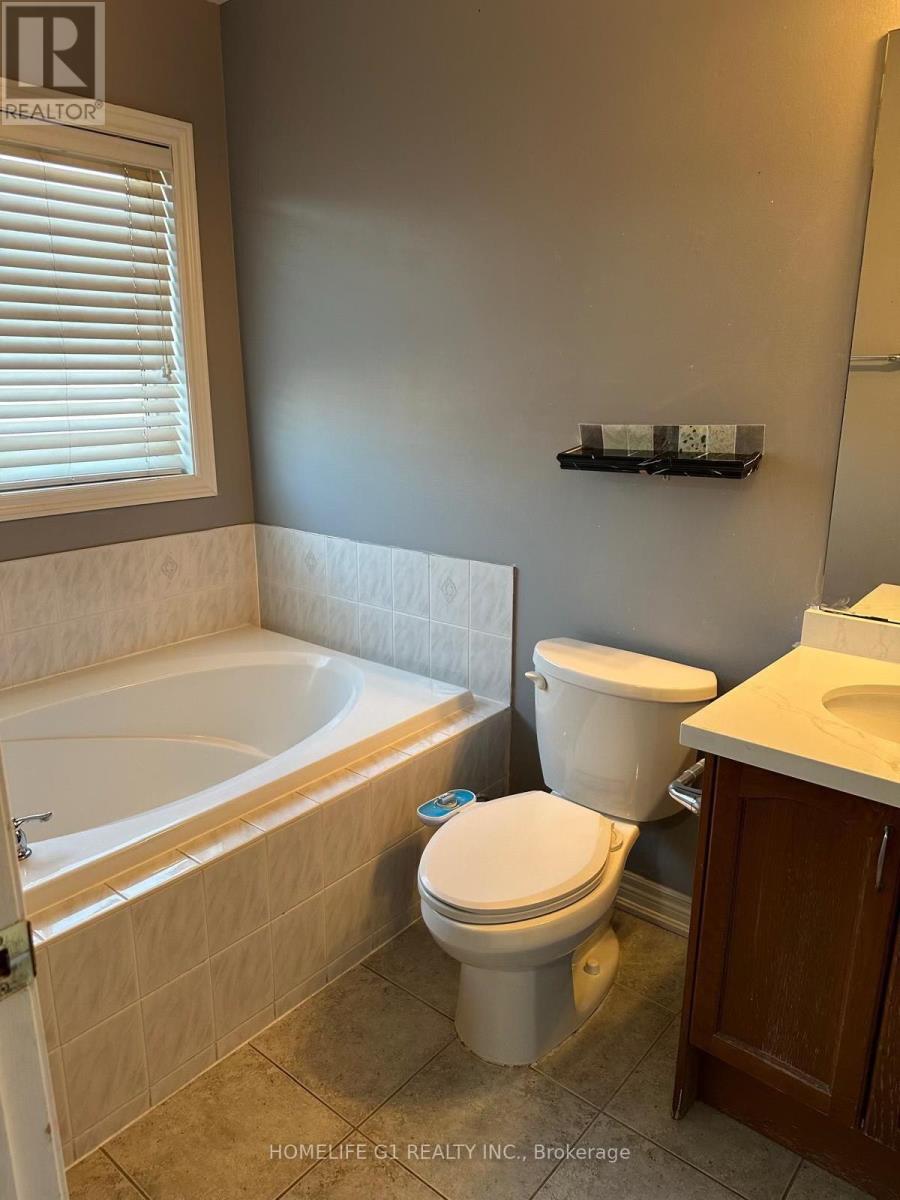 120 Rocky Point Crescent, Brampton, Ontario  L6V 4S6 - Photo 13 - W12740842