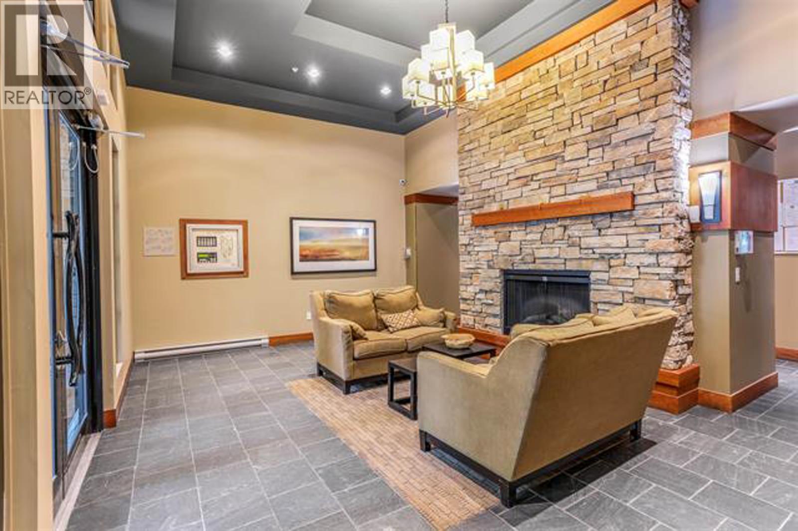 402 3082 Dayanee Springs Boulevard, Coquitlam, British Columbia  V3E 0A3 - Photo 2 - R3084498