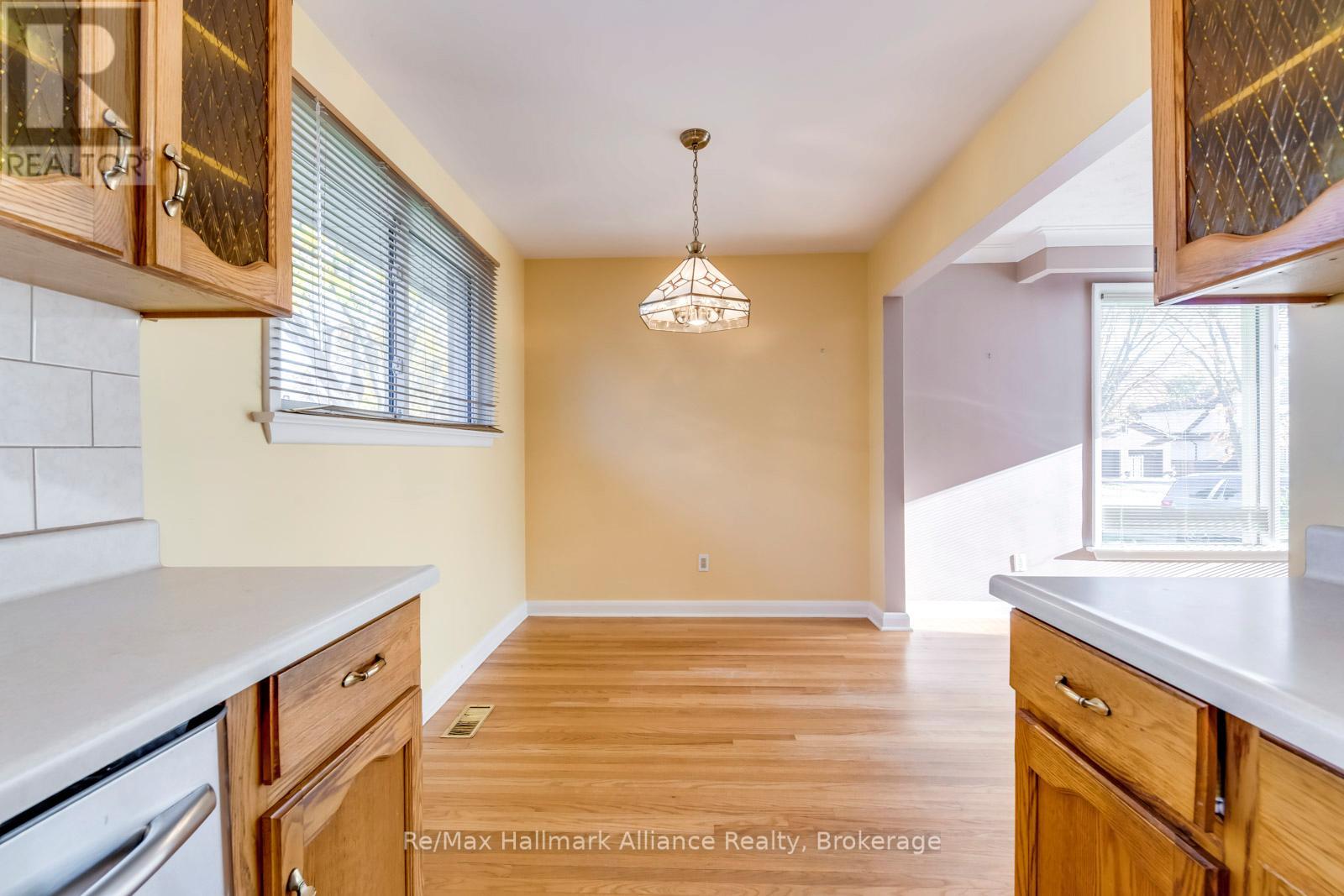 281 Savoy Crescent, Oakville, Ontario  L6L 1Y2 - Photo 16 - W12662556