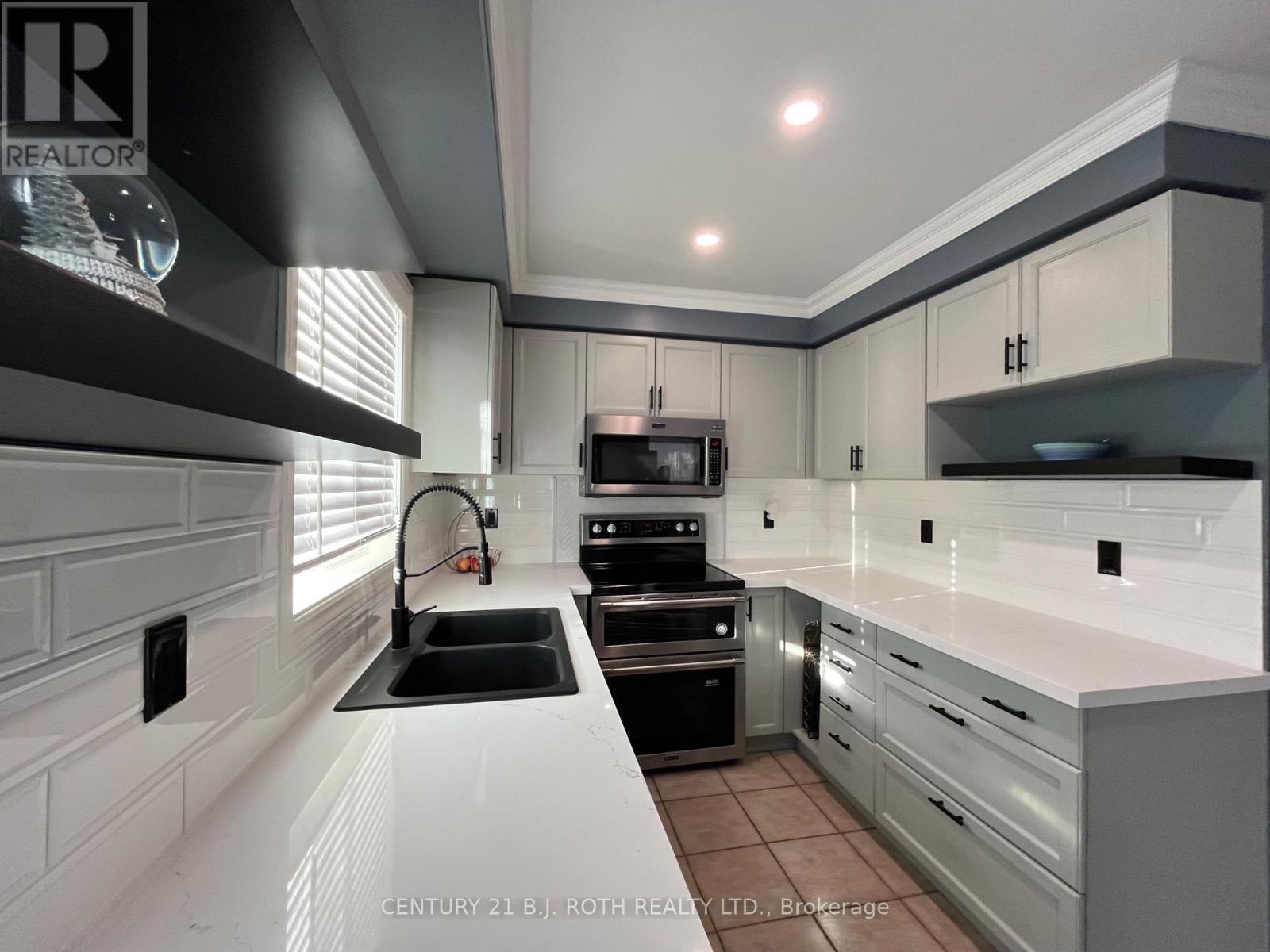 1327 Vincent Crescent, Innisfil, Ontario  L9S 1Z8 - Photo 9 - N12592234