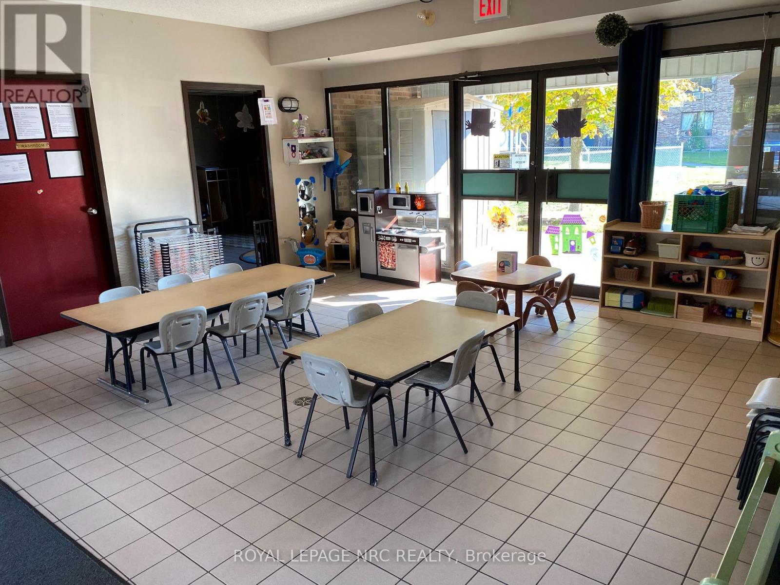 8055 Mcleod Road, Niagara Falls, Ontario  L2H 3A4 - Photo 4 - X12740900