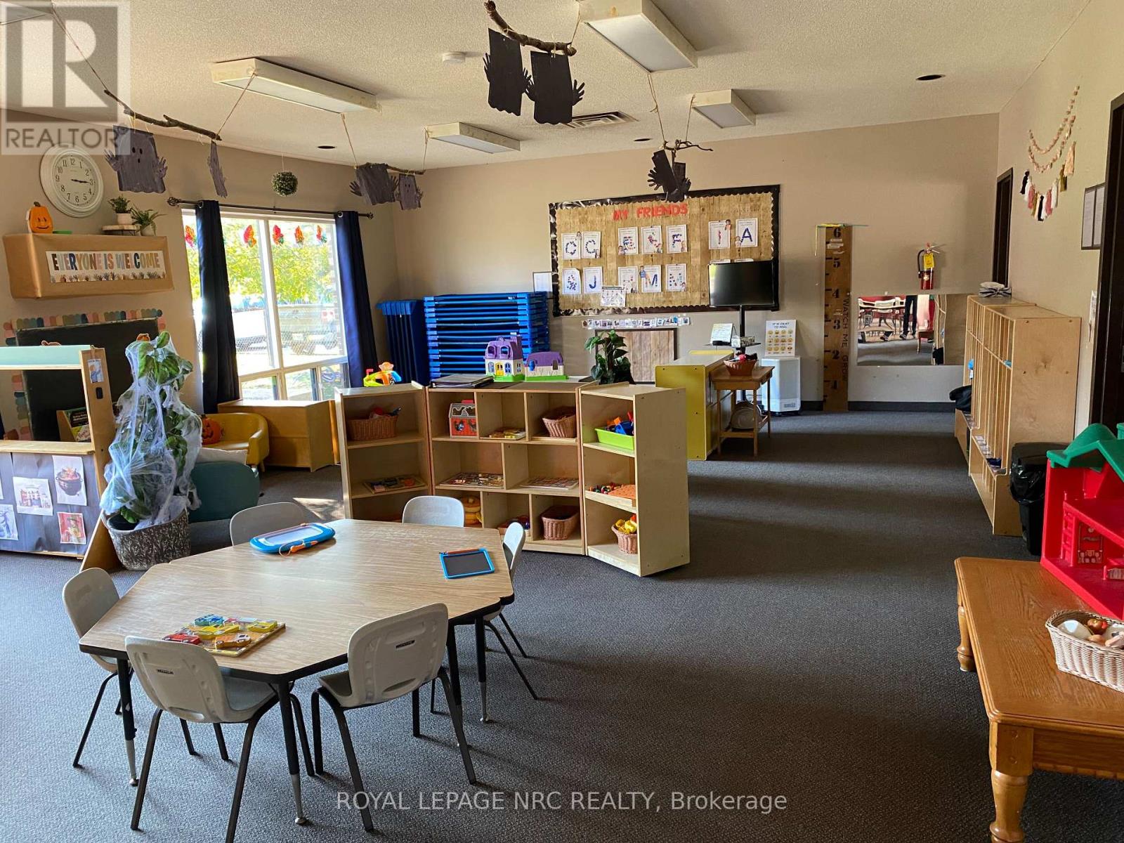 8055 Mcleod Road, Niagara Falls, Ontario  L2H 3A4 - Photo 5 - X12740900