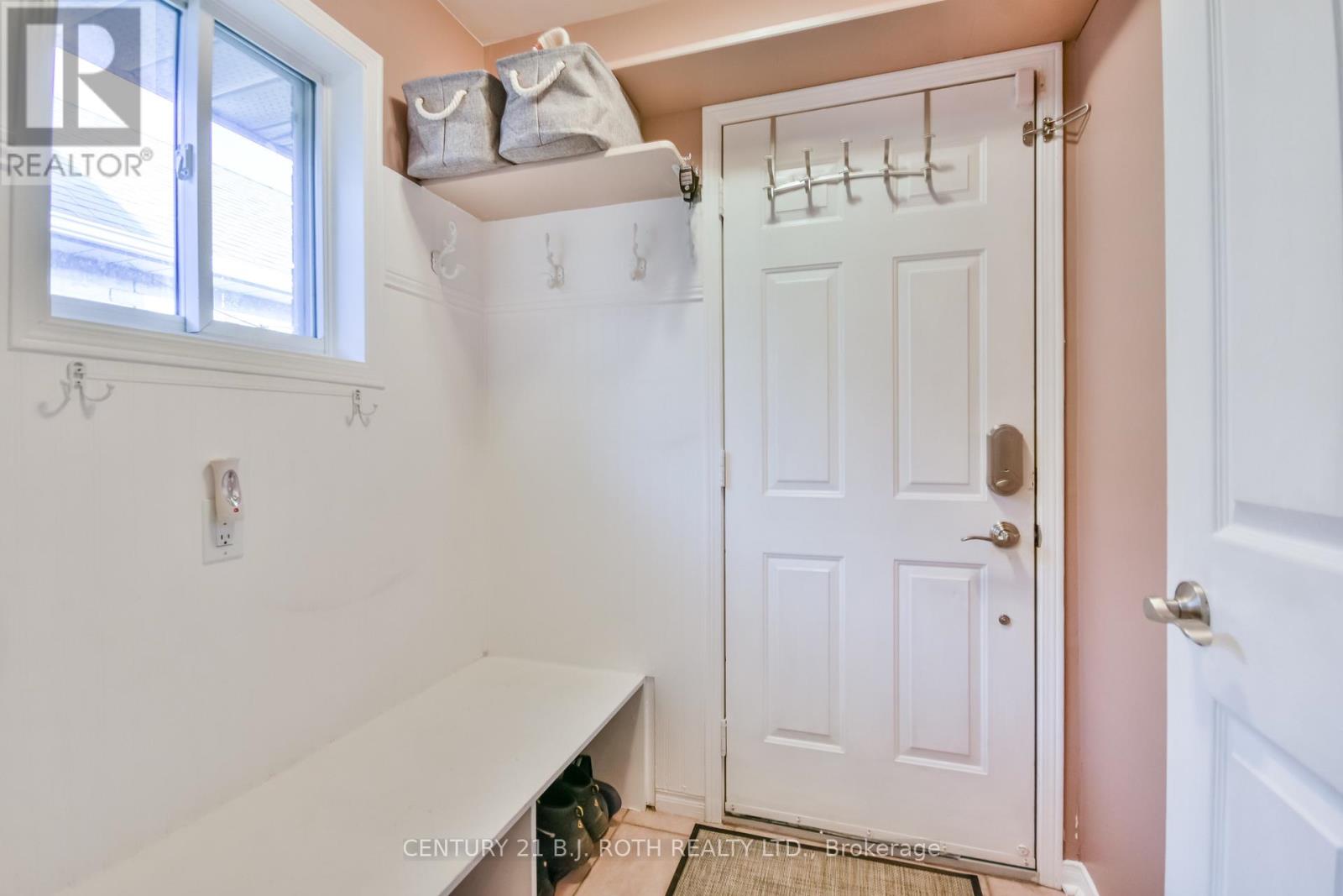 1327 Vincent Crescent, Innisfil, Ontario  L9S 1Z8 - Photo 7 - N12592234