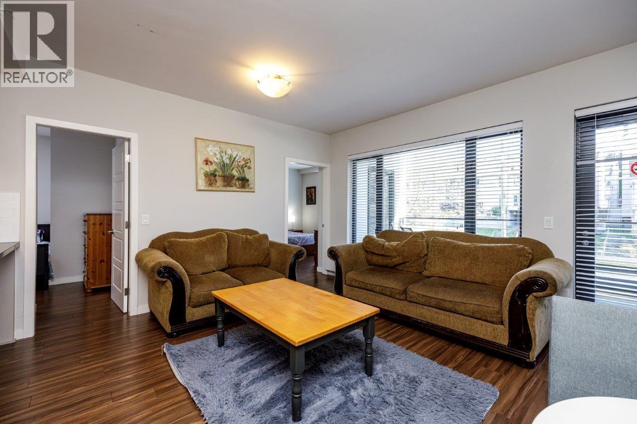 209 215 W 1ST STREET, Vancouver, British Columbia