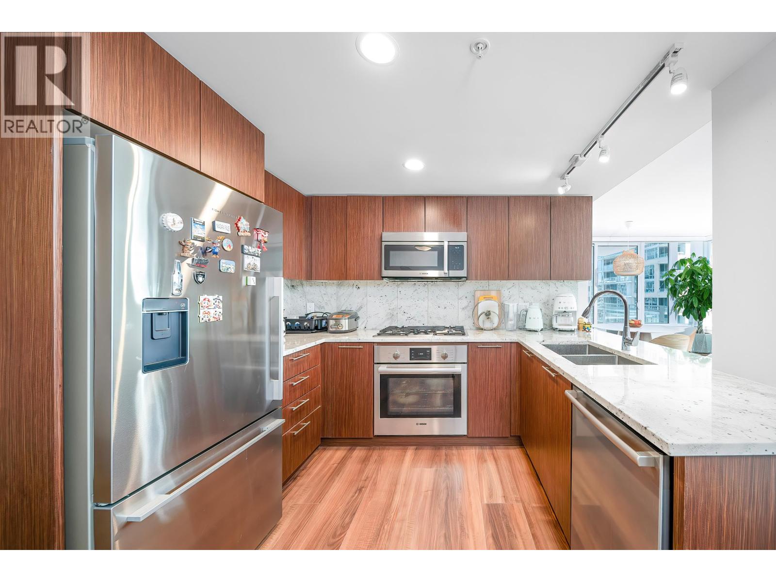 809 8699 Hazelbridge Way, Richmond, British Columbia  V6X 0T4 - Photo 2 - R3084713