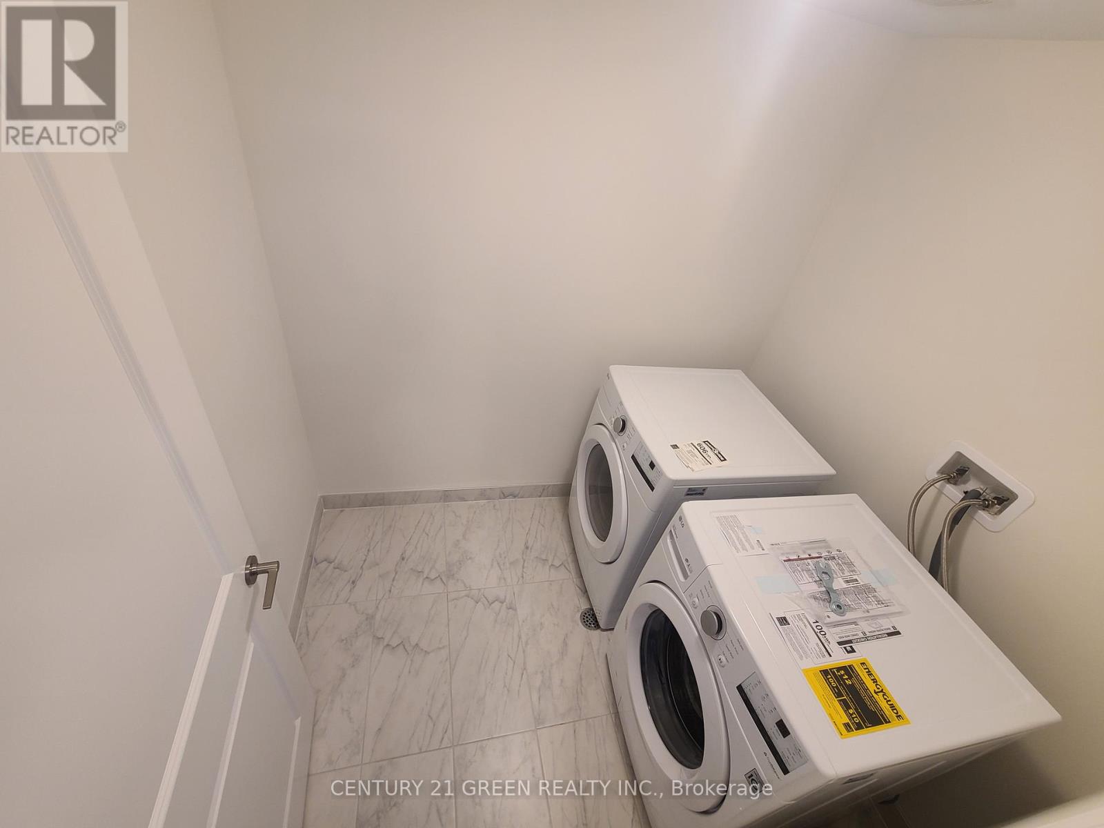 382 Twinflower Place, Milton, Ontario  L9E 1T3 - Photo 6 - W12701004