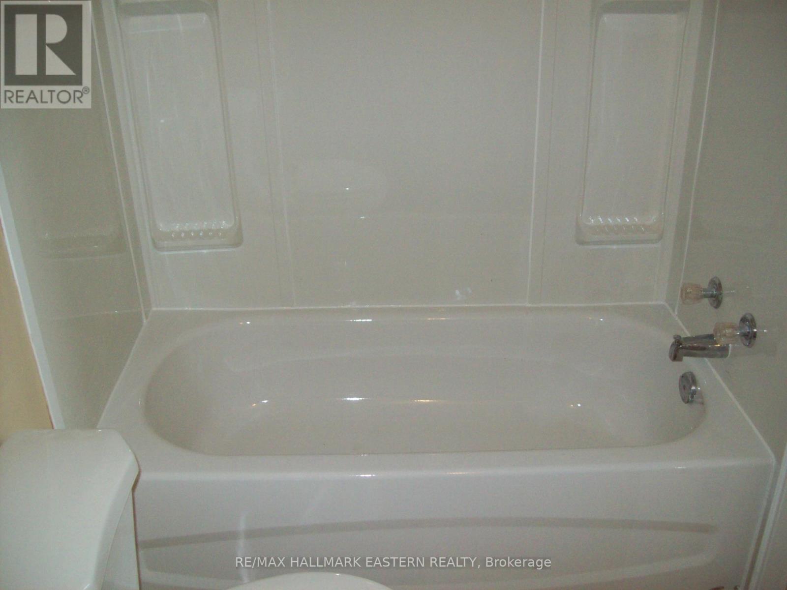 122 Park Street N, Peterborough, Ontario  K9J 3V7 - Photo 3 - X12740338