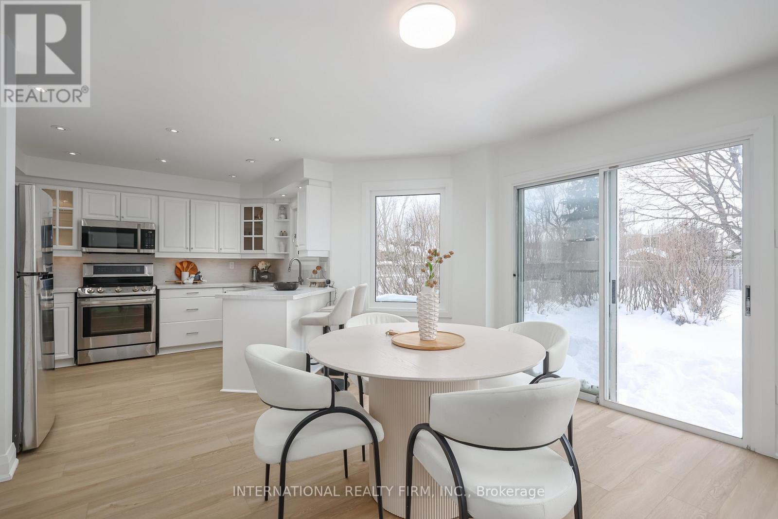 3286 Thorncrest Drive, Mississauga, Ontario  L5L 4K6 - Photo 11 - W12740894