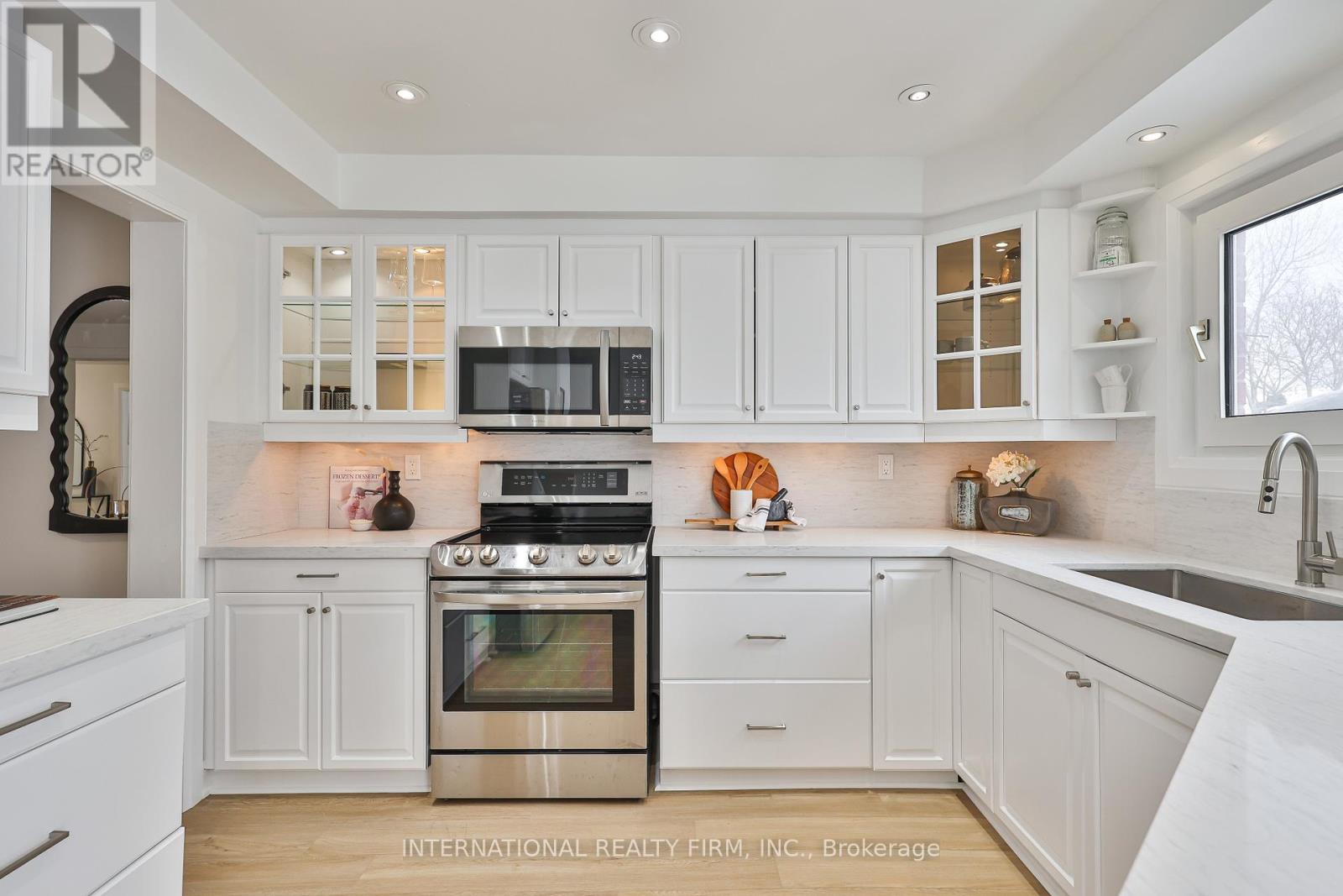 3286 Thorncrest Drive, Mississauga, Ontario  L5L 4K6 - Photo 14 - W12740894