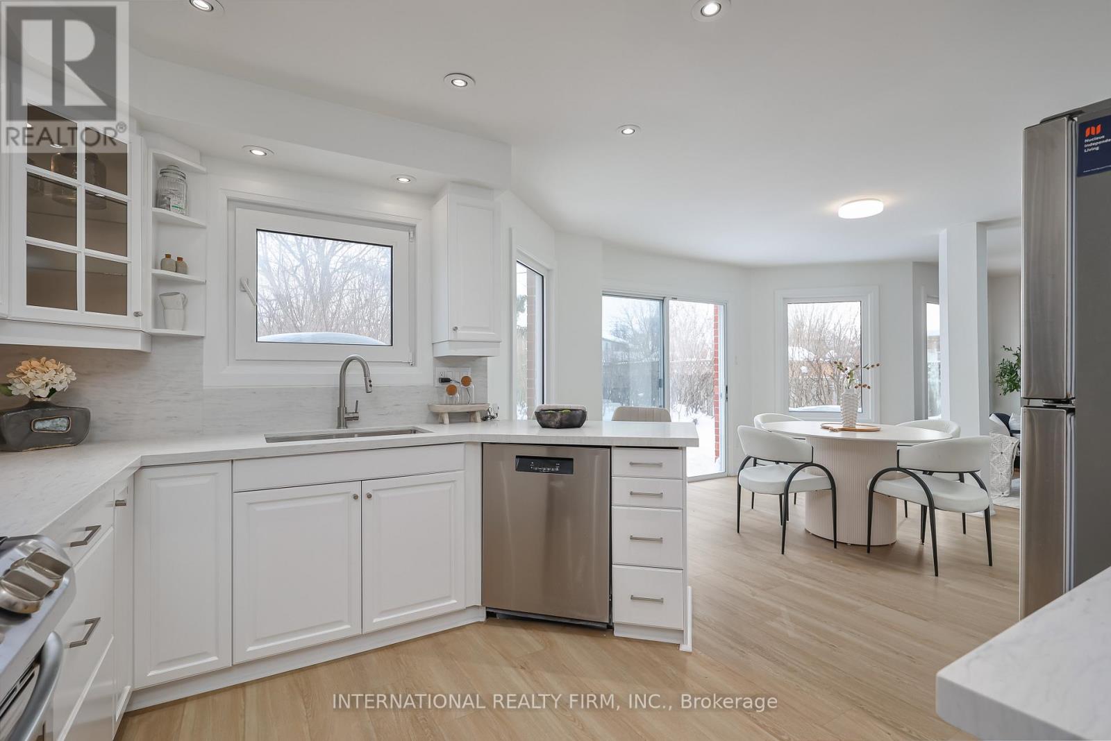 3286 Thorncrest Drive, Mississauga, Ontario  L5L 4K6 - Photo 16 - W12740894