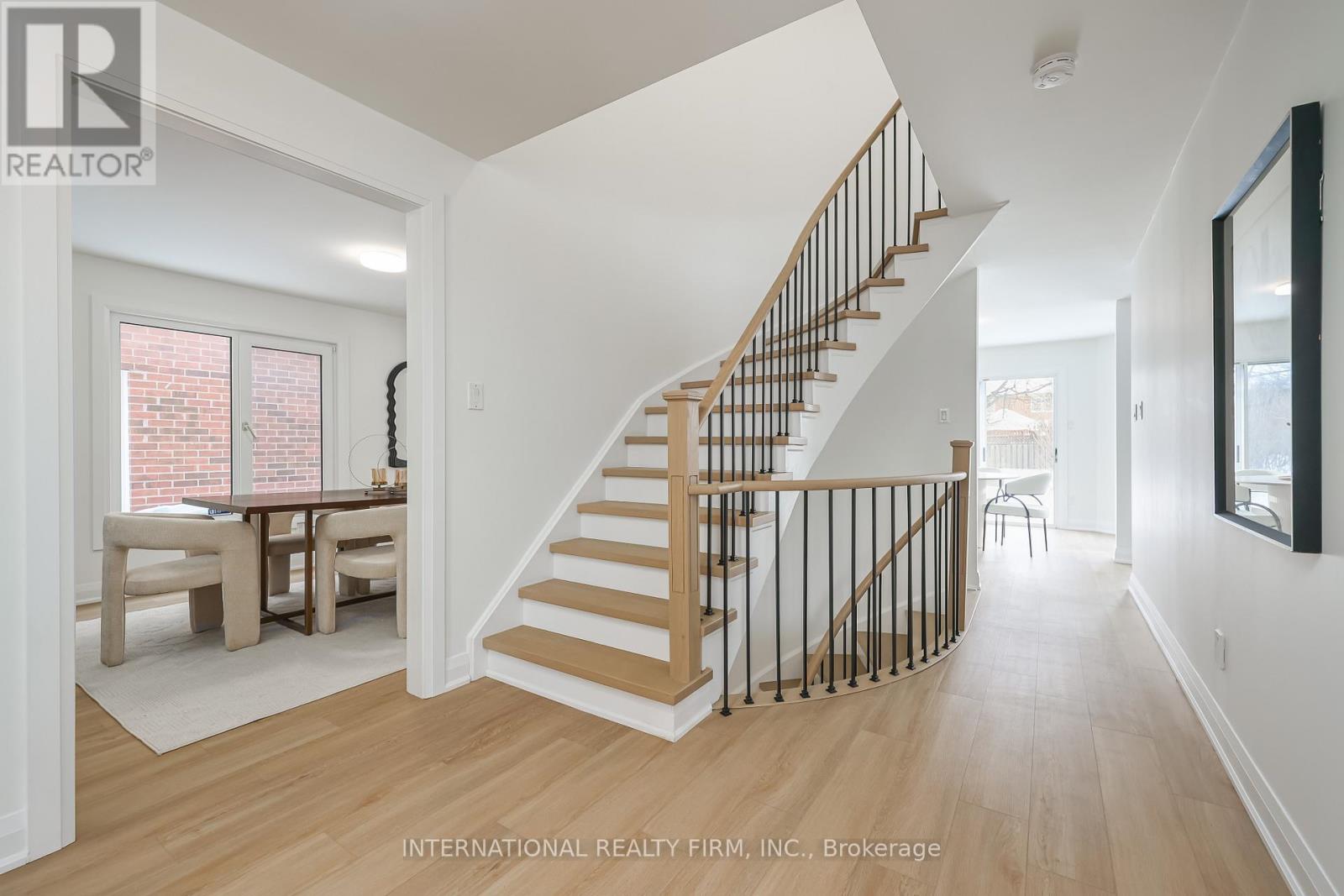 3286 Thorncrest Drive, Mississauga, Ontario  L5L 4K6 - Photo 21 - W12740894