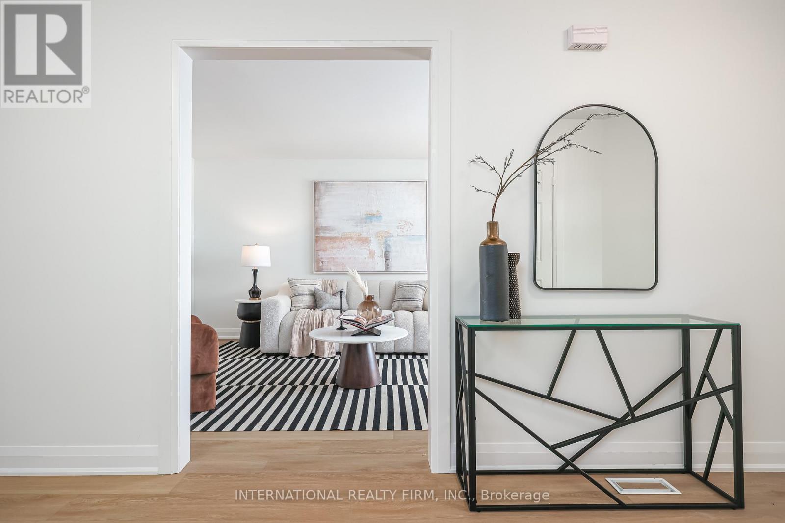 3286 Thorncrest Drive, Mississauga, Ontario  L5L 4K6 - Photo 4 - W12740894