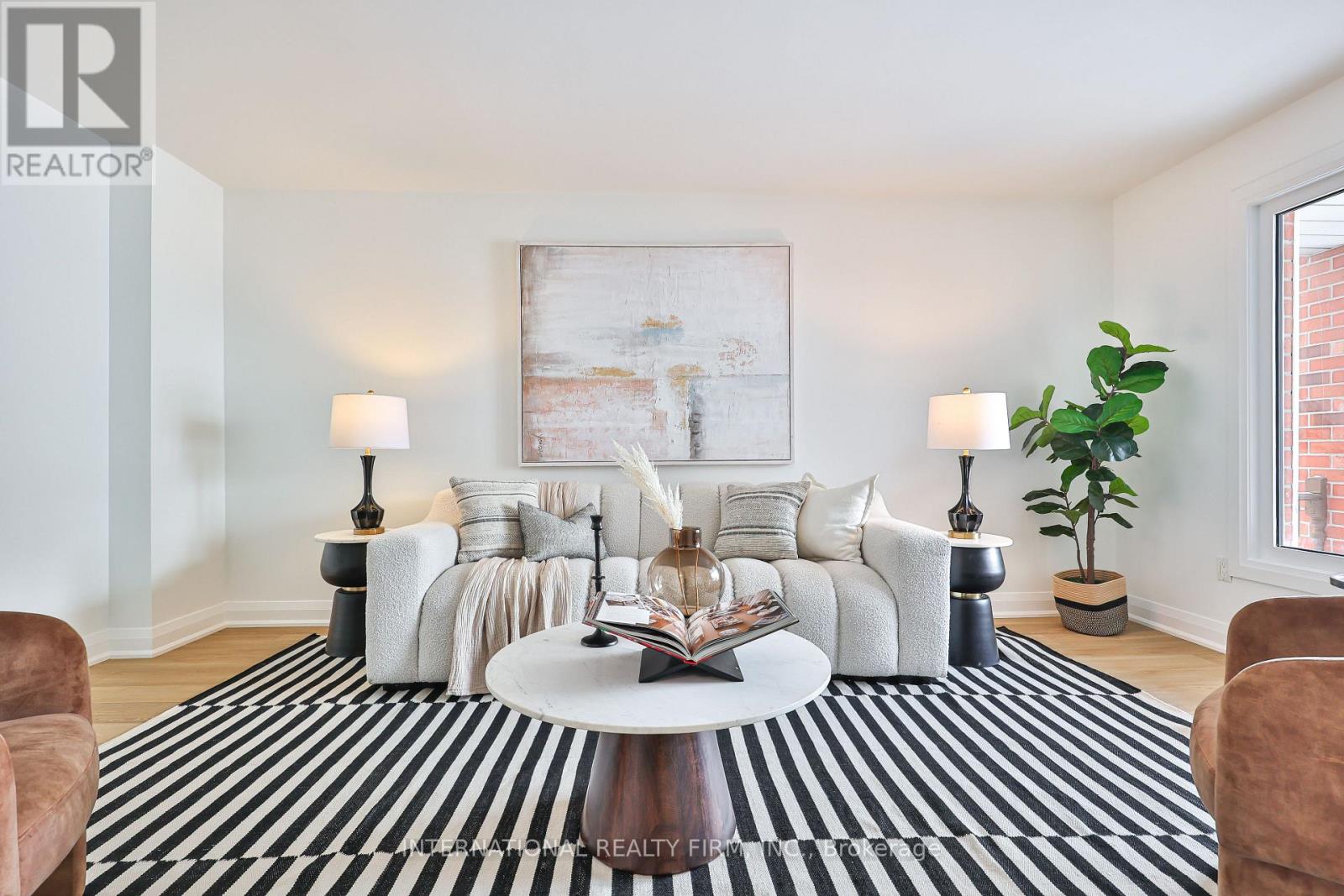 3286 Thorncrest Drive, Mississauga, Ontario  L5L 4K6 - Photo 5 - W12740894