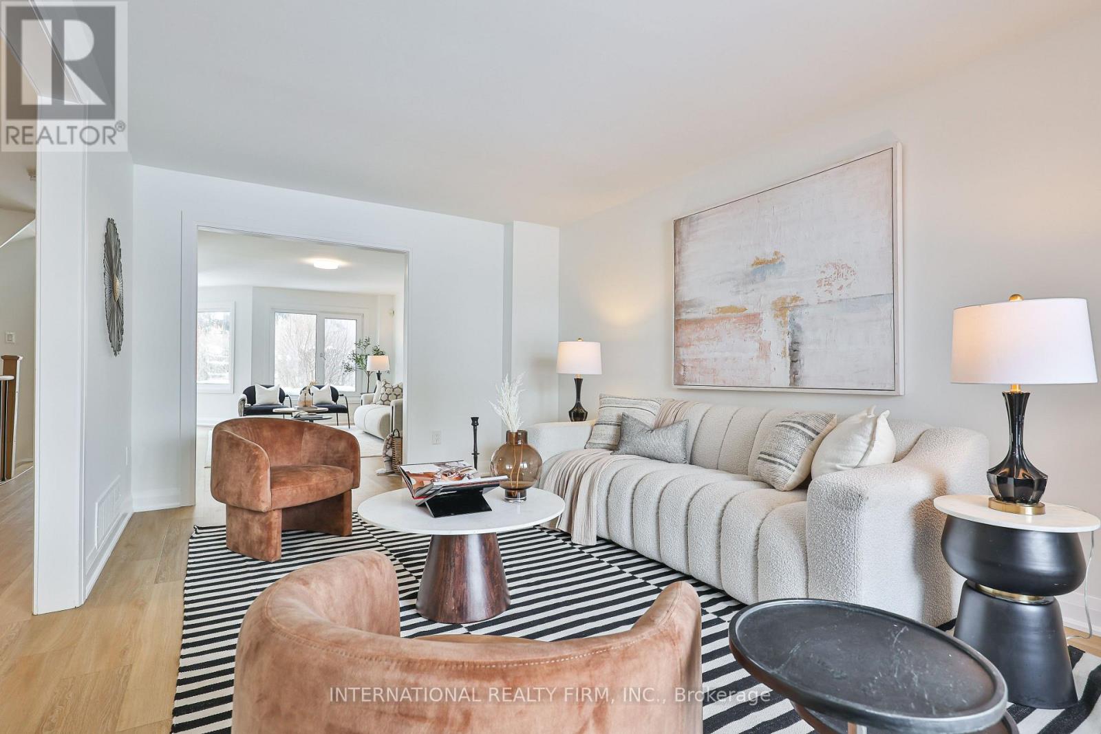 3286 Thorncrest Drive, Mississauga, Ontario  L5L 4K6 - Photo 6 - W12740894