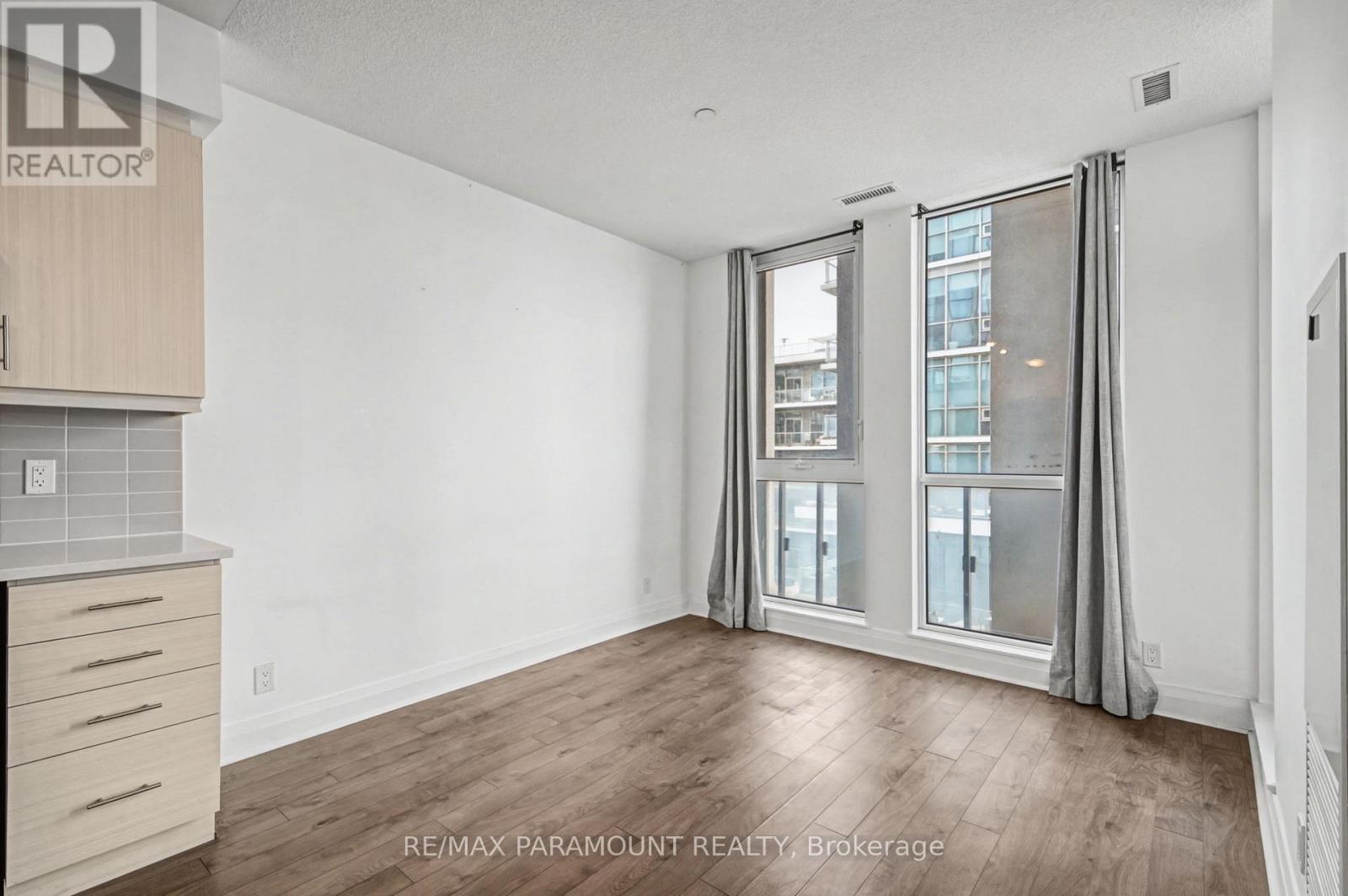 302 - 17 Zorra Street, Toronto, Ontario  M8Z 0C8 - Photo 2 - W12740914