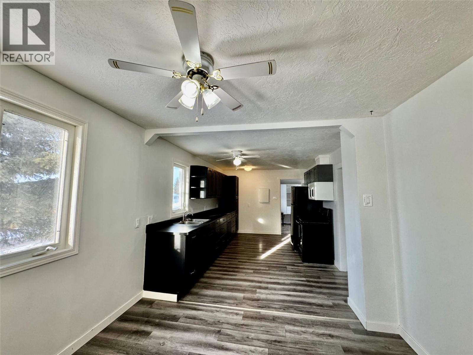 520 98 Avenue, Dawson Creek, British Columbia  V1G 1R9 - Photo 4 - 10374261